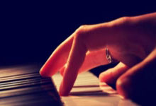 开云体育在线-SHR血洗FPX，SwordArt三分雨燃爆全场：电竞巅峰之战的绝佳演绎