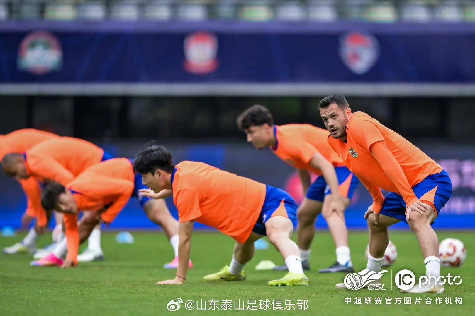 主场战胜劲旅,实现意外逆袭 主场战胜劲旅,实现意外逆袭